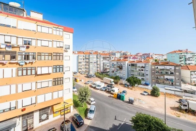 Apartamento T3 para Venda em Póvoa de Santo Adrião e Olival Basto