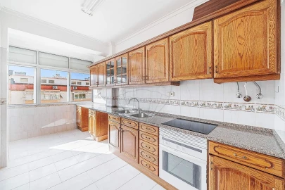 Apartamento T3 para Venda em Póvoa de Santo Adrião e Olival Basto