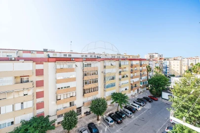 Apartamento T3 para Venda em Póvoa de Santo Adrião e Olival Basto