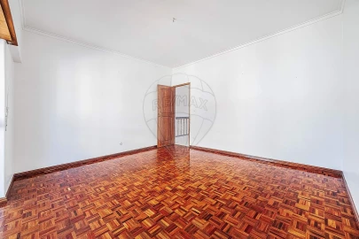 Apartamento T3 para Venda em Póvoa de Santo Adrião e Olival Basto