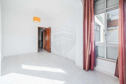 Apartamento T3 para Venda em Póvoa de Santo Adrião e Olival Basto