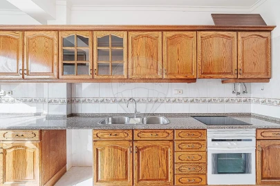 Apartamento T3 para Venda em Póvoa de Santo Adrião e Olival Basto