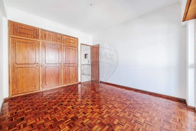 Apartamento T3 para Venda em Póvoa de Santo Adrião e Olival Basto