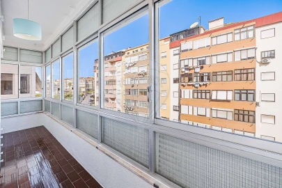 Apartamento T3 para Venda em Póvoa de Santo Adrião e Olival Basto