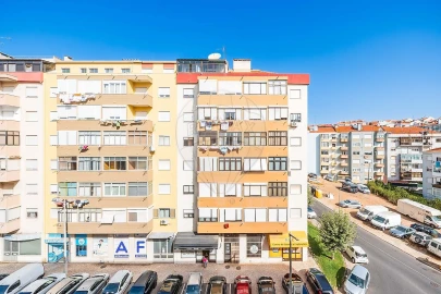 Apartamento T3 para Venda em Póvoa de Santo Adrião e Olival Basto