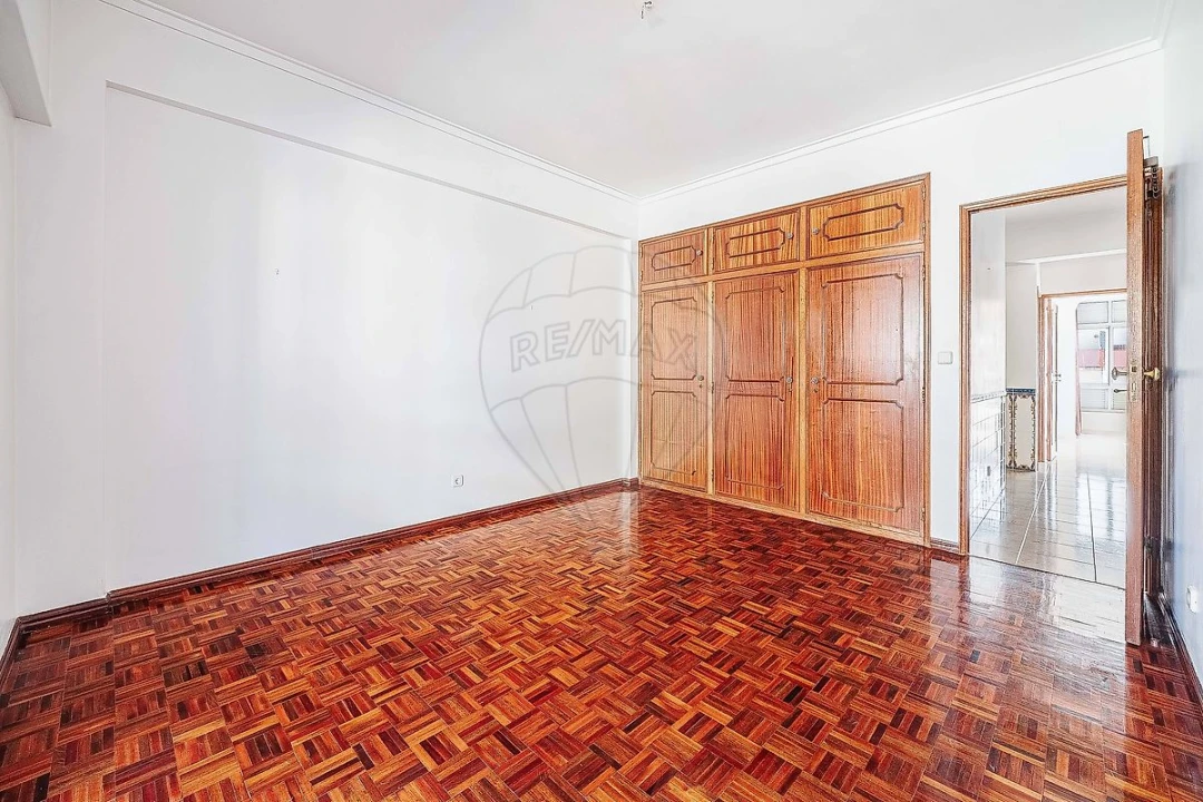 Apartamento T3 para Venda em Póvoa de Santo Adrião e Olival Basto Foto 36
