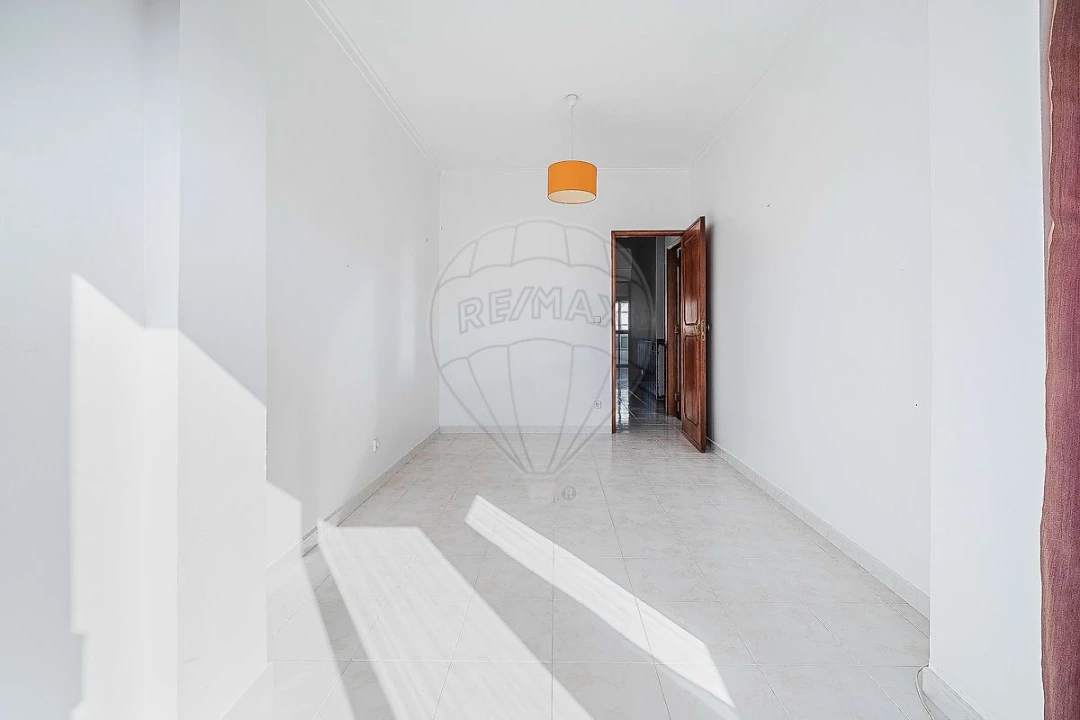 Apartamento T3 para Venda em Póvoa de Santo Adrião e Olival Basto Foto 47
