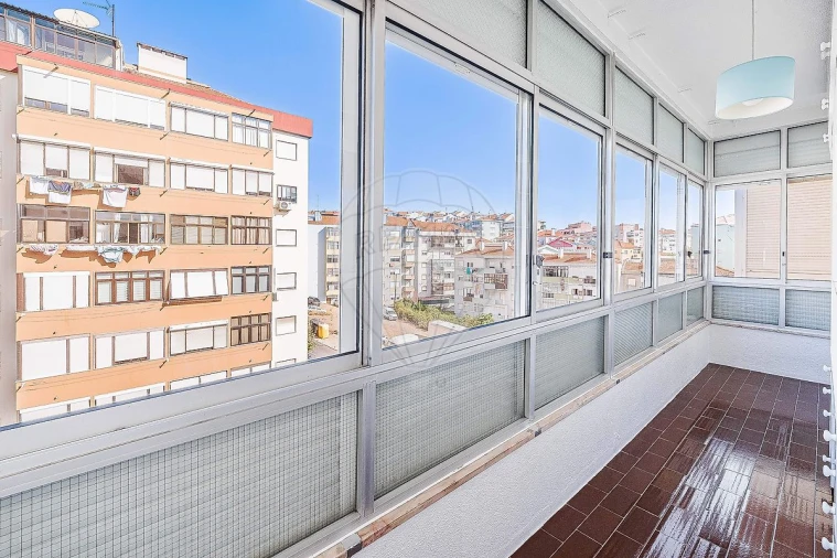 Apartamento T3 para Venda em Póvoa de Santo Adrião e Olival Basto Foto 4