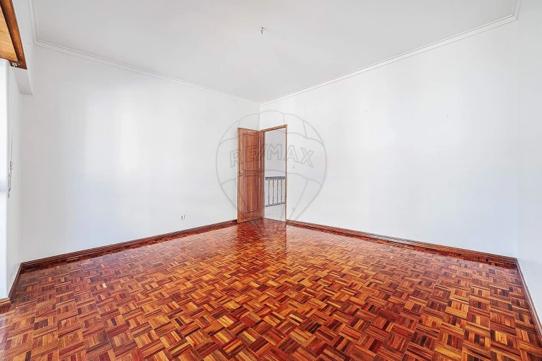Apartamento T3 para Venda em Póvoa de Santo Adrião e Olival Basto Foto 37
