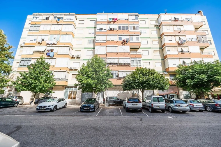 Apartamento T3 para Venda em Póvoa de Santo Adrião e Olival Basto Foto 3