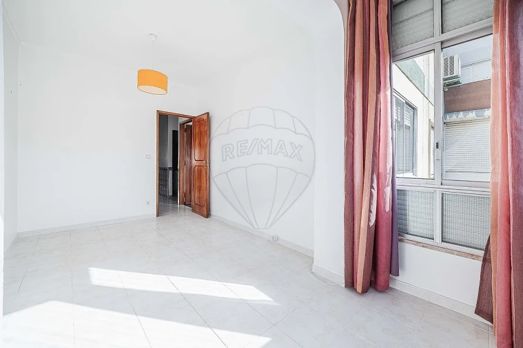 Apartamento T3 para Venda em Póvoa de Santo Adrião e Olival Basto Foto 46