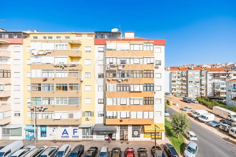 Apartamento T3 para Venda em Póvoa de Santo Adrião e Olival Basto Foto 12
