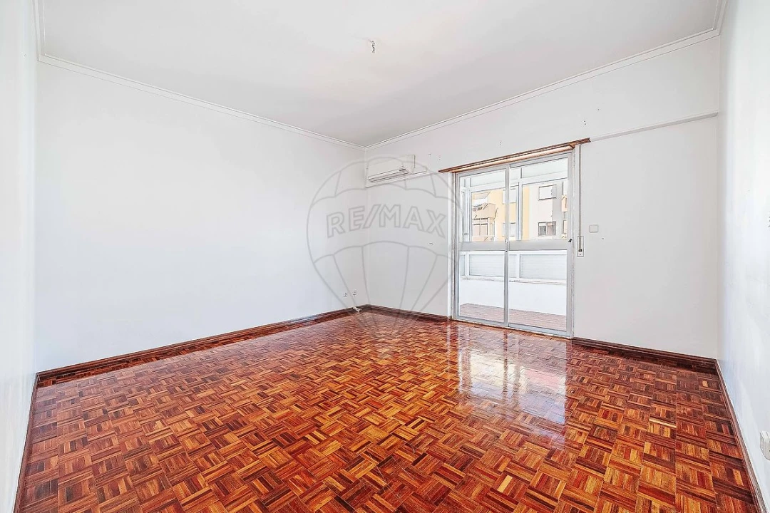 Apartamento T3 para Venda em Póvoa de Santo Adrião e Olival Basto Foto 35