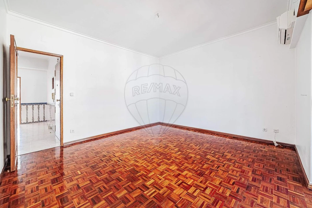 Apartamento T3 para Venda em Póvoa de Santo Adrião e Olival Basto Foto 40