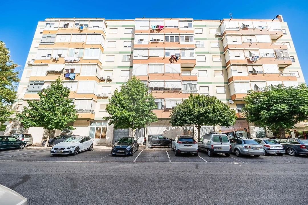 Apartamento T3 para Venda em Póvoa de Santo Adrião e Olival Basto Foto 3