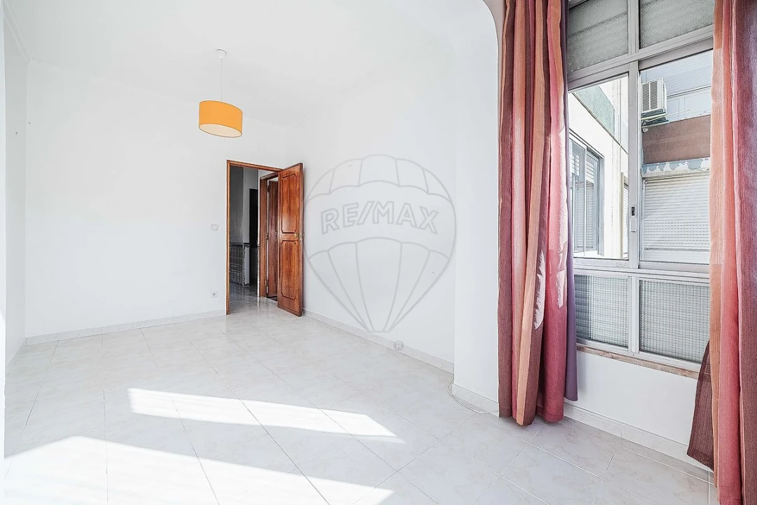 Apartamento T3 para Venda em Póvoa de Santo Adrião e Olival Basto Foto 46