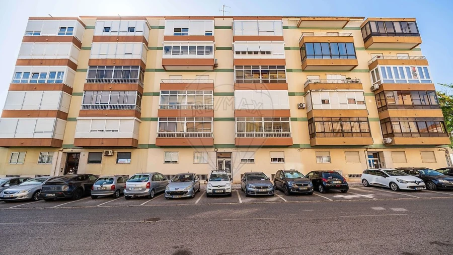 Apartamento T3 para Venda em Póvoa de Santo Adrião e Olival Basto