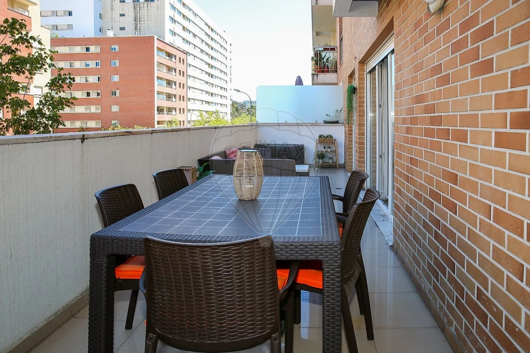 Apartamento T1 para Venda em Lumiar Foto 24