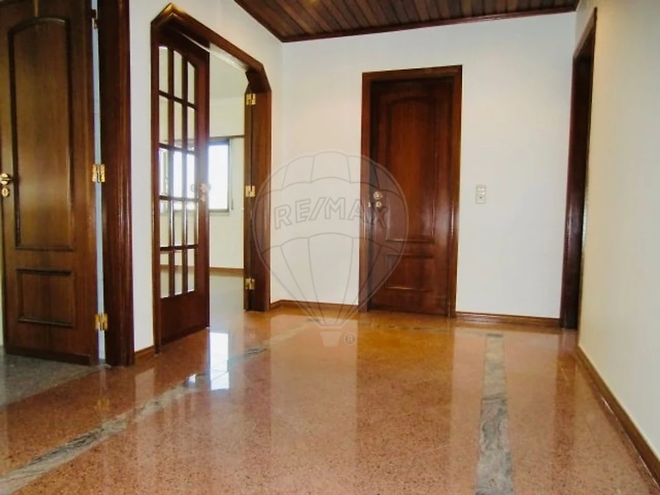Apartamento T3 para Arrendamento em Águas Livres Foto 1