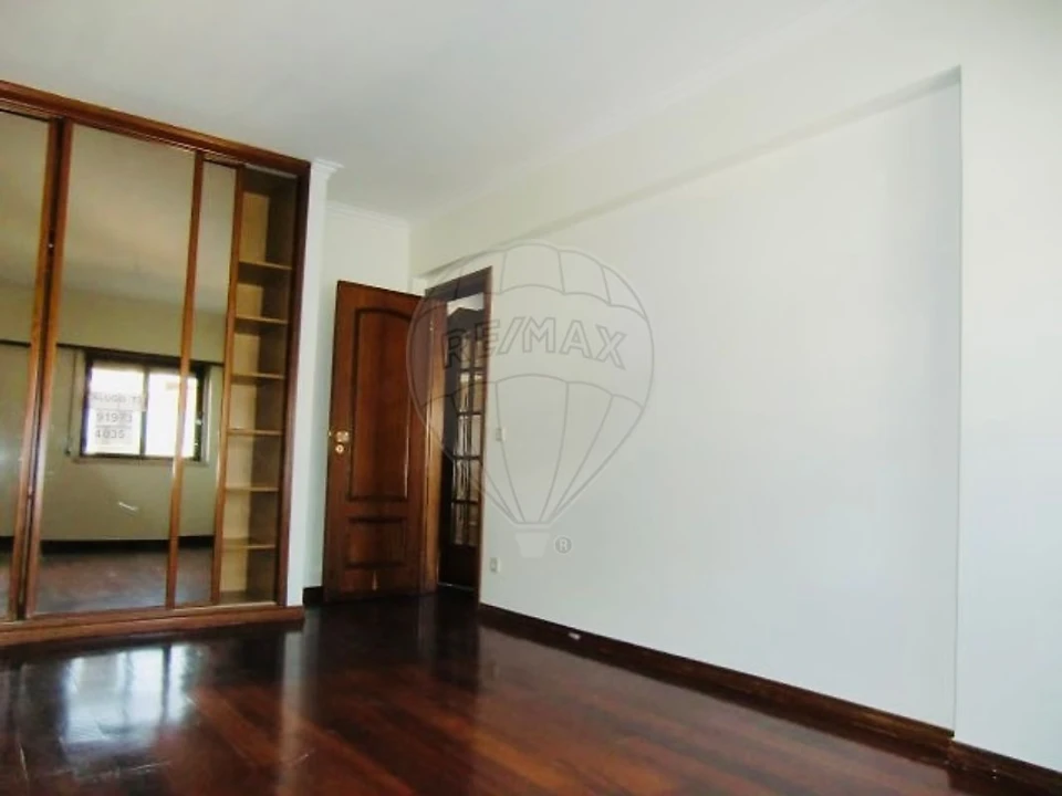 Apartamento T3 para Arrendamento em Águas Livres Foto 7