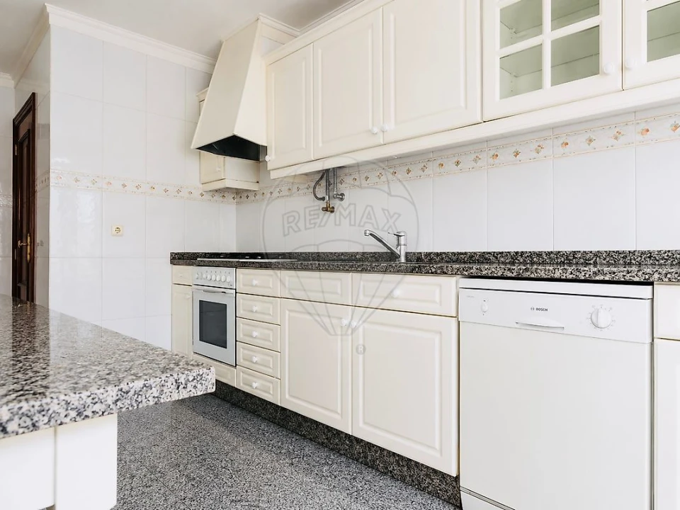 Apartamento T3 para Arrendamento em Águas Livres Foto 22