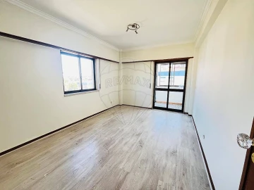Apartamento T3 para Arrendamento em Alfragide