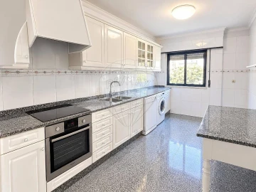 Apartamento T3 para Arrendamento em Alfragide