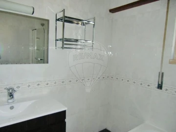 Apartamento T3 para Arrendamento em Águas Livres