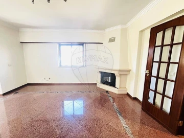 Apartamento T3 para Arrendamento em Alfragide