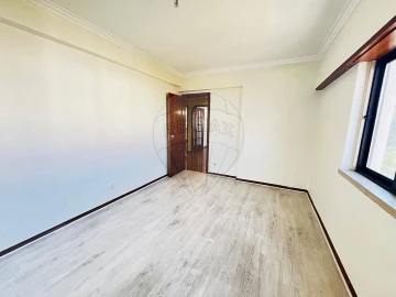 Apartamento T3 para Arrendamento em Alfragide