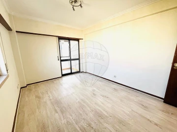 Apartamento T3 para Arrendamento em Alfragide