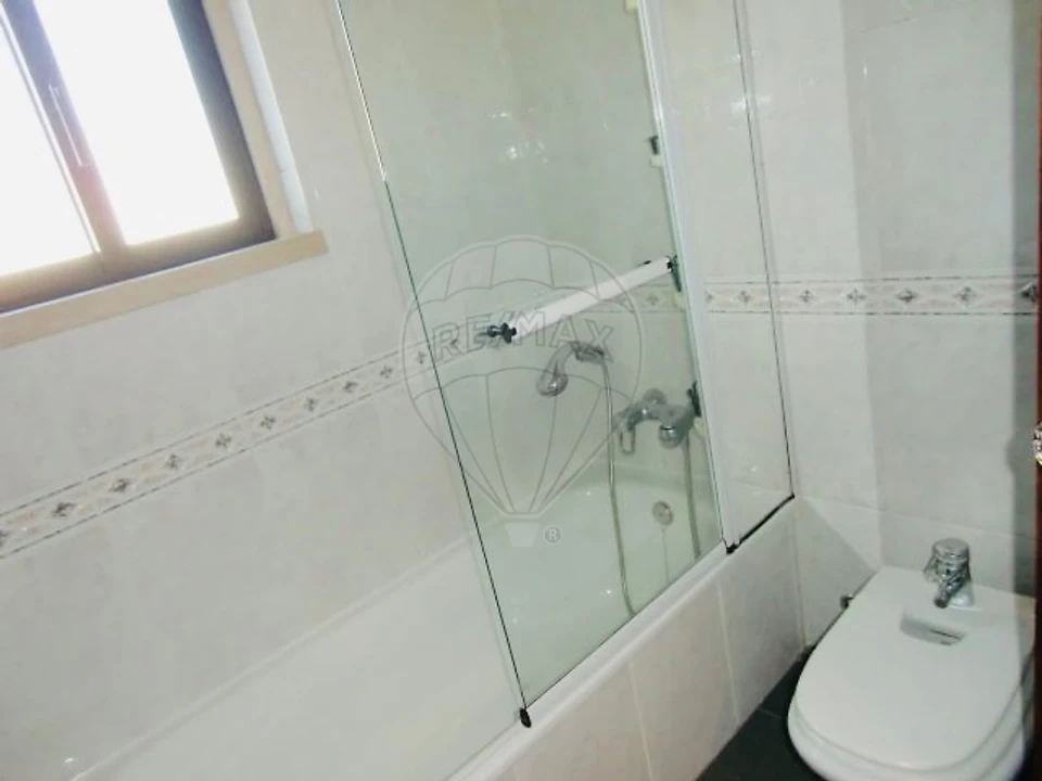 Apartamento T3 para Arrendamento em Águas Livres Foto 16
