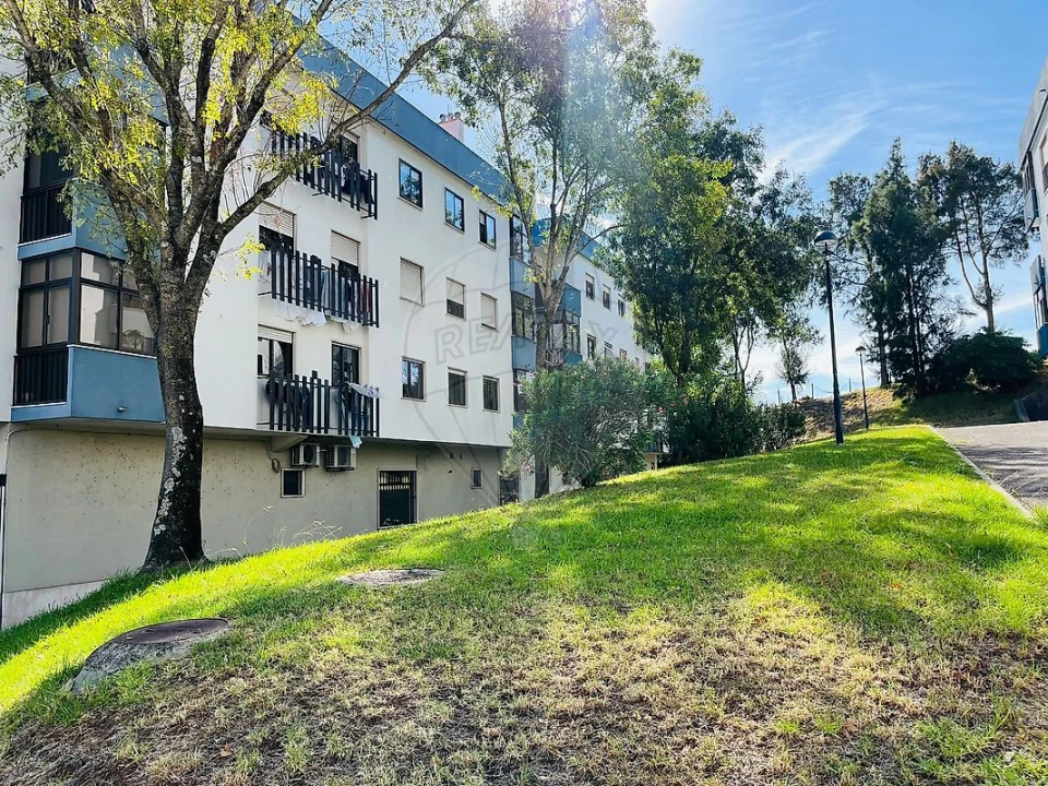Apartamento T3 para Arrendamento em Alfragide Foto 1