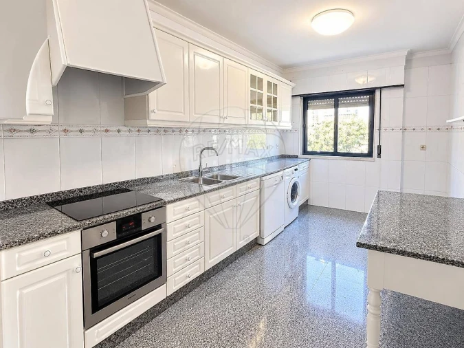 Apartamento T3 para Arrendamento em Alfragide Foto 6
