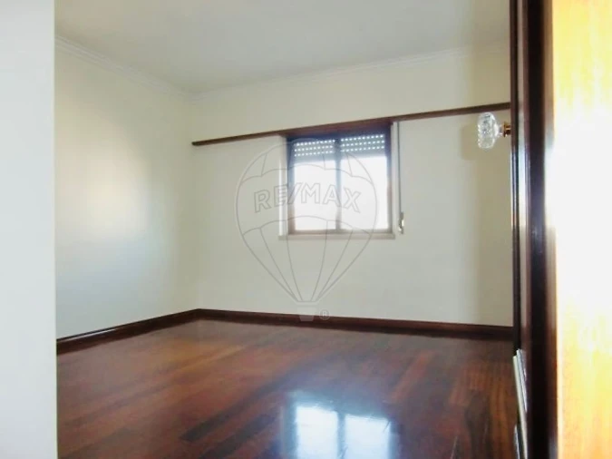 Apartamento T3 para Arrendamento em Águas Livres Foto 12