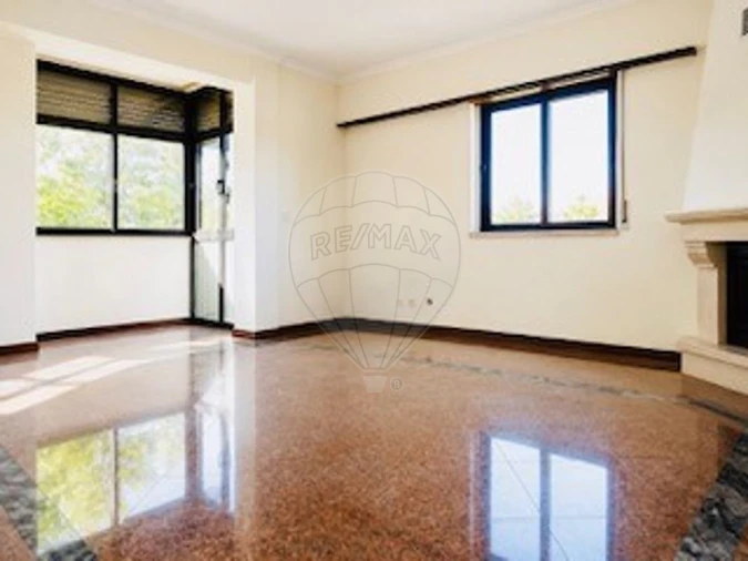 Apartamento T3 para Arrendamento em Águas Livres Foto 6