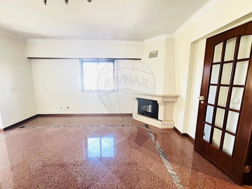 Apartamento T3 para Arrendamento em Alfragide Foto 4
