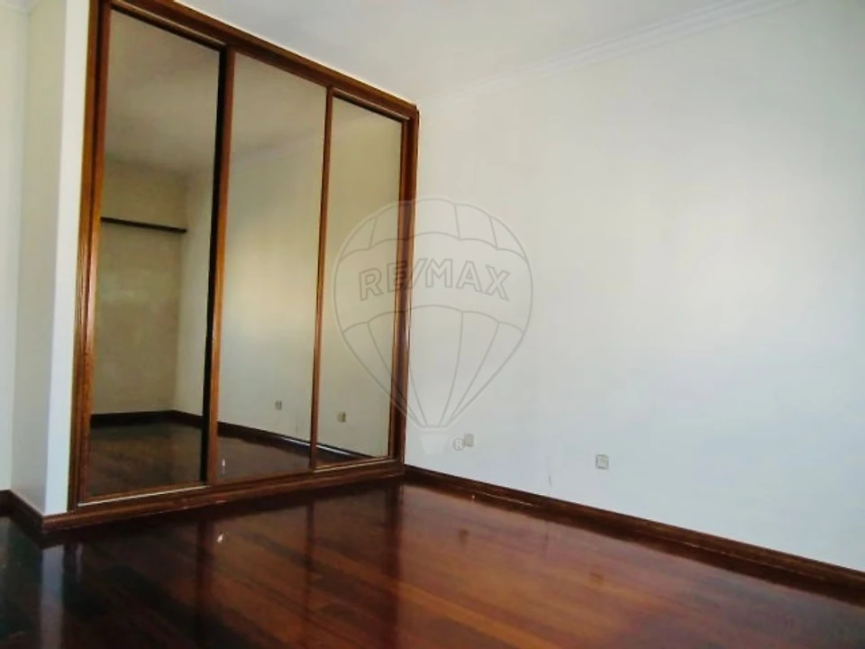 Apartamento T3 para Arrendamento em Águas Livres Foto 3
