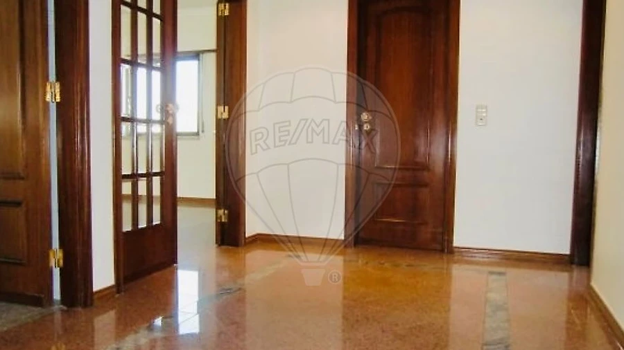 Apartamento T3 para Arrendamento em Alfragide