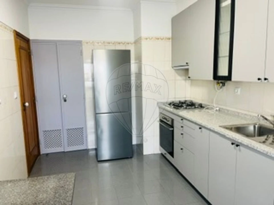 Apartamento T2 para Arrendamento em Alfragide Foto 23