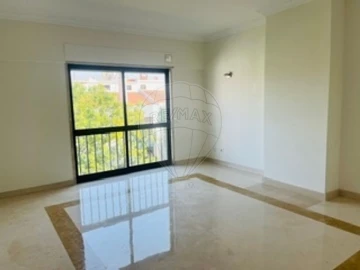 Apartamento T2 para Arrendamento em Alfragide