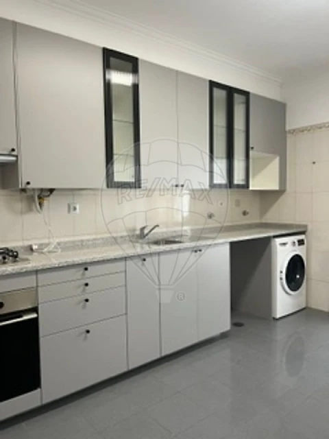 Apartamento T2 para Arrendamento em Alfragide