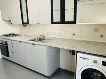 Apartamento T2 para Arrendamento em Alfragide