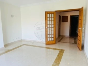 Apartamento T2 para Arrendamento em Alfragide