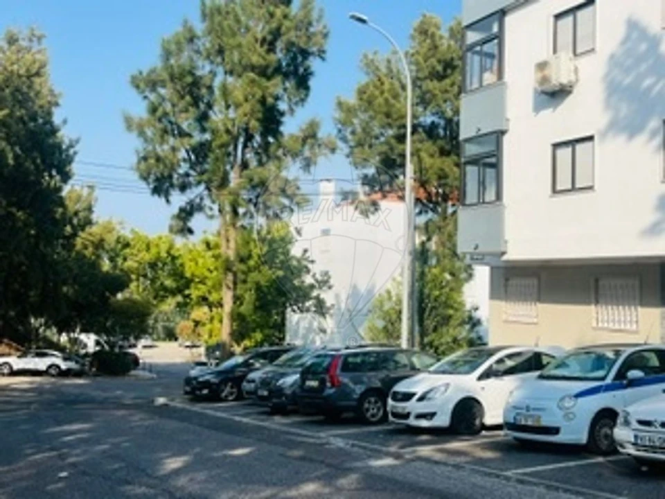 Apartamento T2 para Arrendamento em Alfragide Foto 18