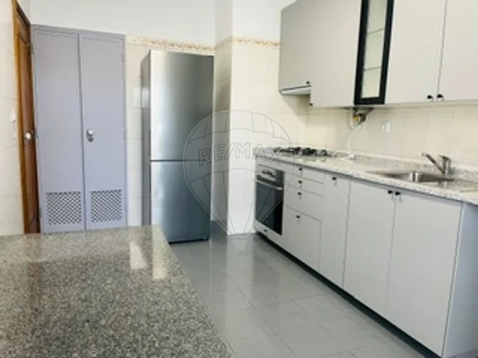 Apartamento T2 para Arrendamento em Alfragide Foto 21