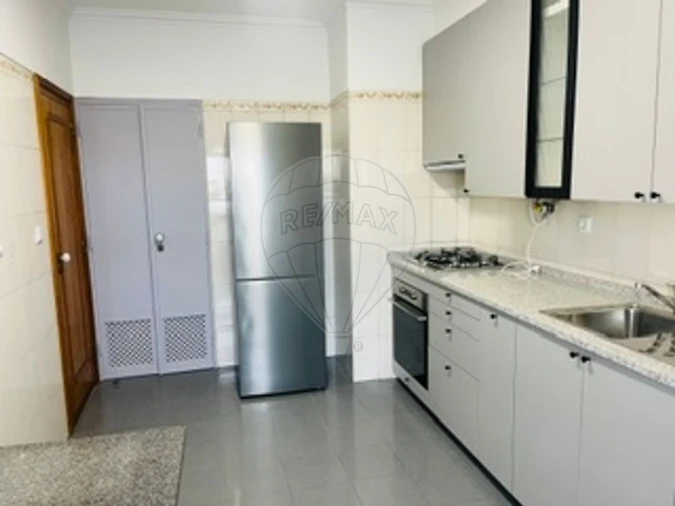 Apartamento T2 para Arrendamento em Alfragide Foto 23
