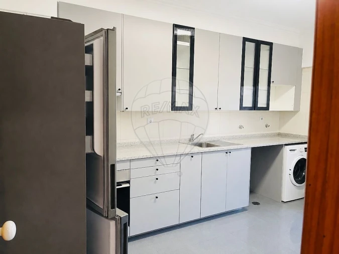 Apartamento T2 para Arrendamento em Alfragide Foto 5