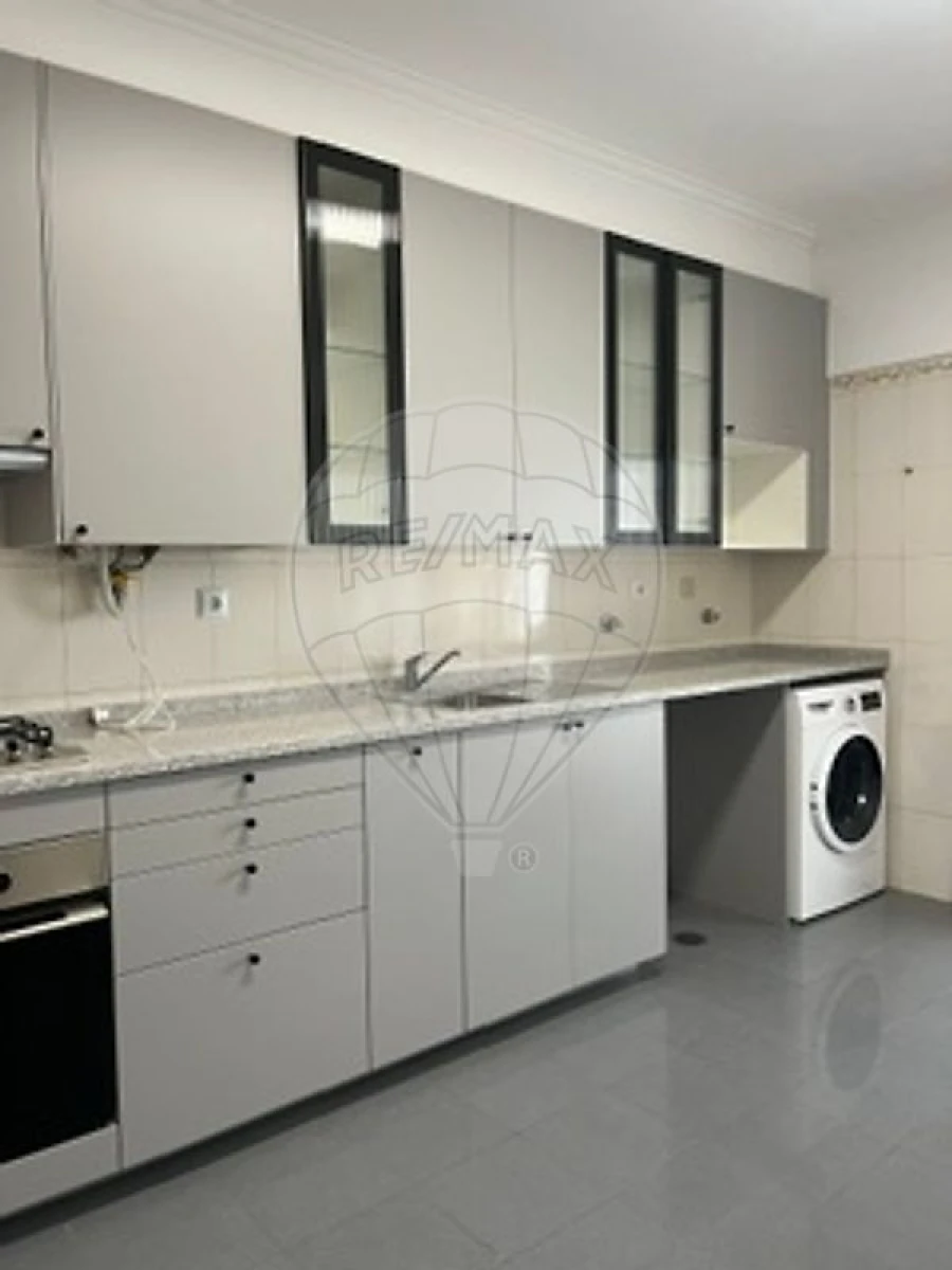 Apartamento T2 para Arrendamento em Alfragide Foto 26