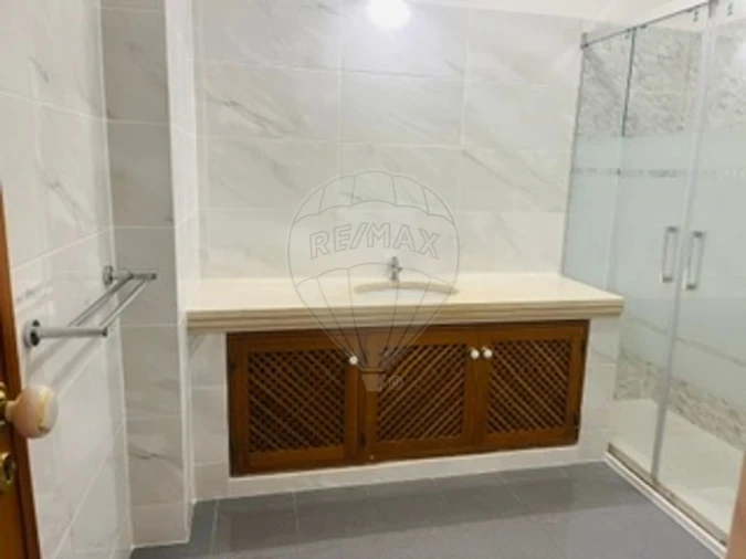 Apartamento T2 para Arrendamento em Alfragide Foto 14